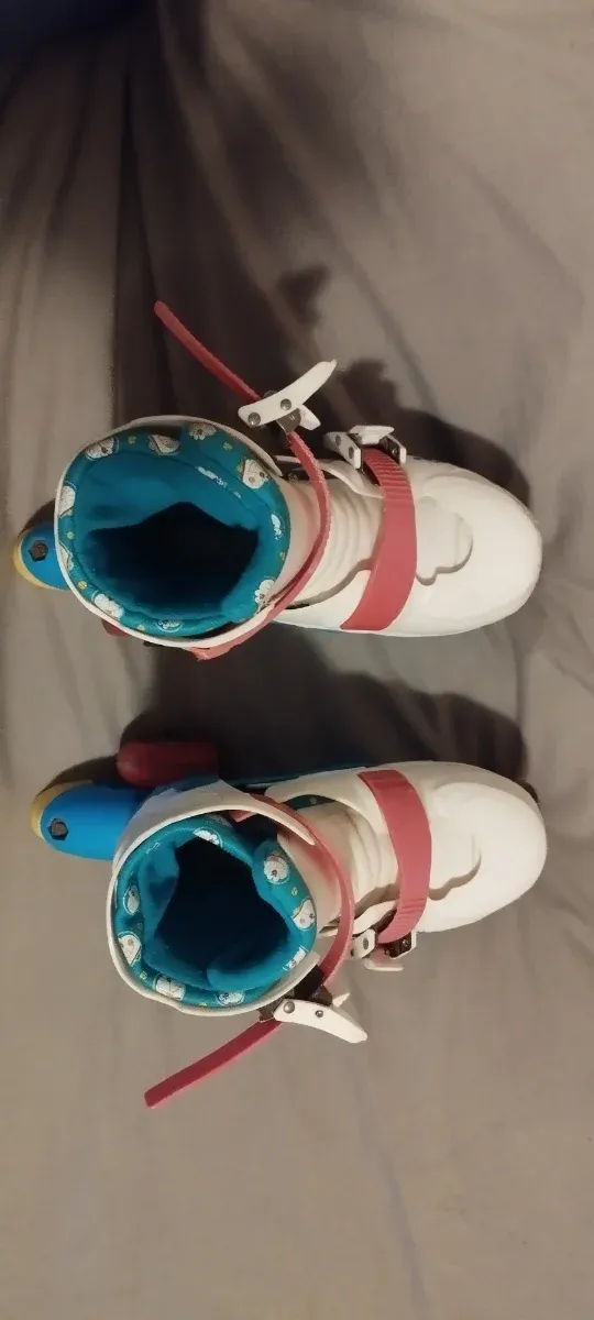 Patines infantiles ajustables de Doraemon.