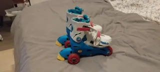 Patines infantiles ajustables de Doraemon.