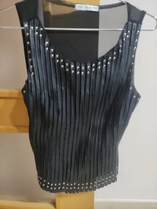 Blusa fiesta con tachuelas