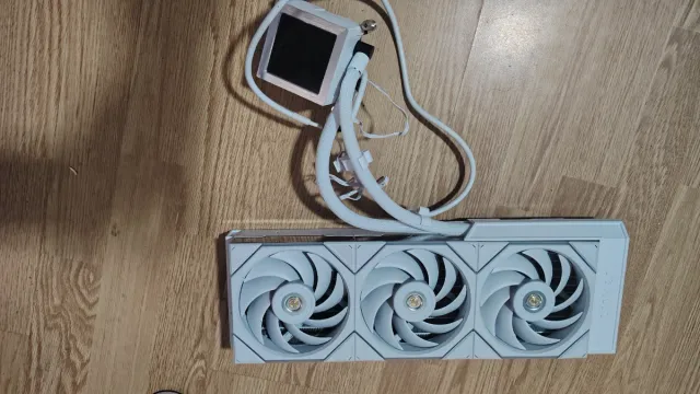 Refrigeración Líquida Lian Li HydroShift LCD 360