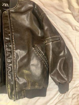 Chaqueta Zara efecto piel oversize gris