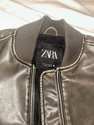 Chaqueta Zara efecto piel oversize gris