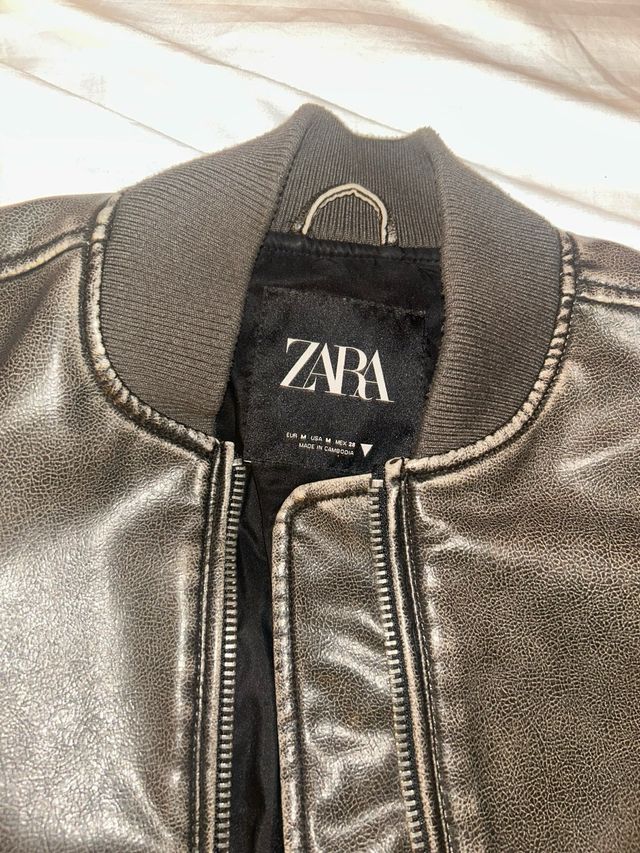 Chaqueta Zara efecto piel oversize gris