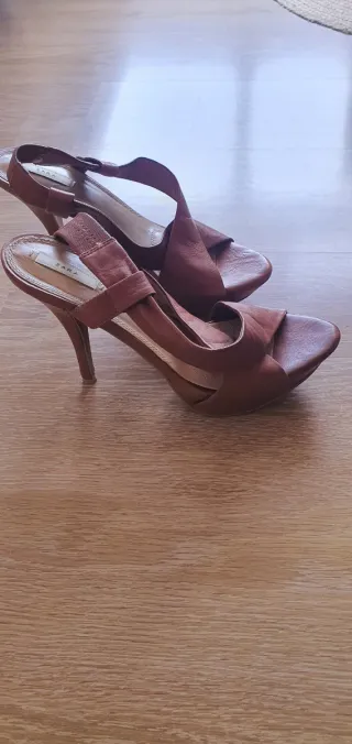 Sandalias de tacón marrones