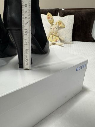 Botines Guess Negros Piel y Ante