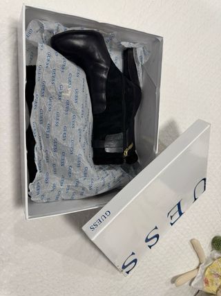 Botines Guess Negros Piel y Ante