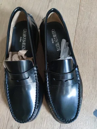 Mocasines clásicos de cuero negro