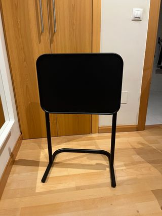 Tavolo ausiliario Ikea 'Björkasen'.