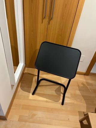 Tavolo ausiliario Ikea 'Björkasen'.