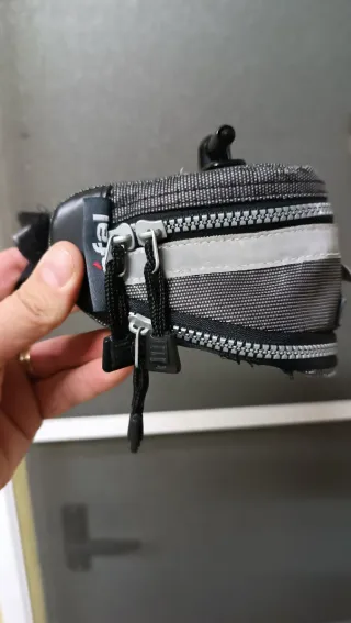 Porta cámaras bicicleta bajo sillín