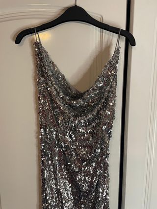 Vestido de lentejuelas plateadas