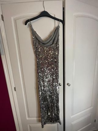 Vestido de lentejuelas plateadas