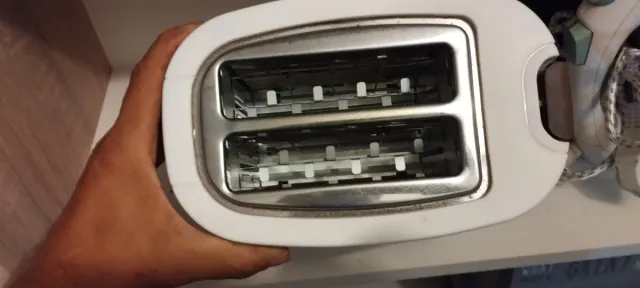 Tostadora blanca 2 ranuras TAURUS