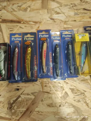 Señuelos de pesca variados