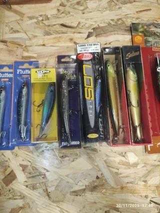 Señuelos de pesca variados