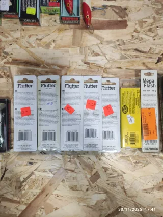 Señuelos de pesca variados