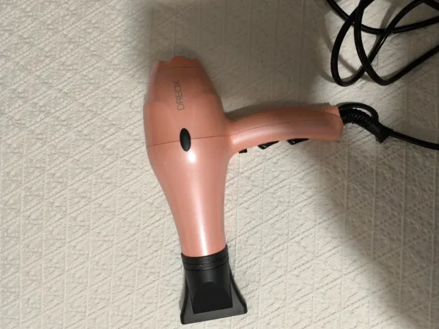 Secador de pelo rosa