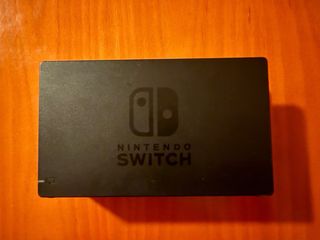 Nintendo Switch con 4 mandos y juego