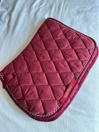 Sudadero equitación granate con orejeras y vendas