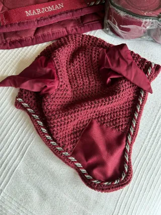 Sudadero equitación granate con orejeras y vendas