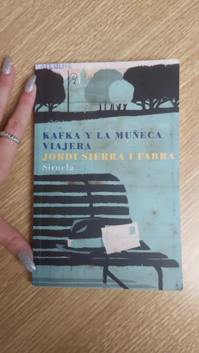 Kafka y la muñeca viajera (Las Tres Edades/ the...