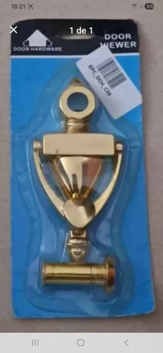 Aldaba con mirilla dorada