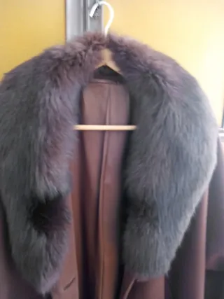 Cappotto Marrone con Collo Volpe