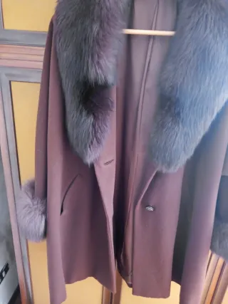 Cappotto Marrone con Collo Volpe