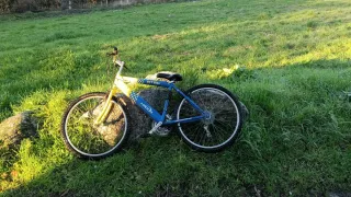 Bicicleta BTT HADOR azul y amarilla