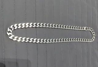 Cadena de plata estilo cubano