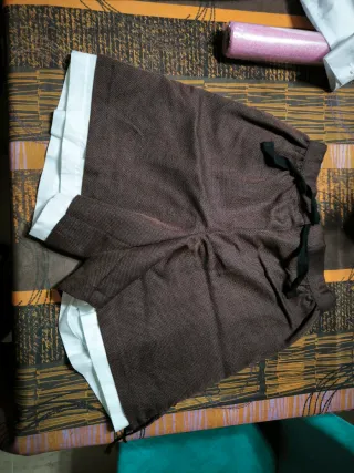 Pantalón fallero marrón y blanco, cordones lateral