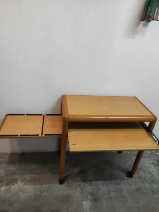 Mesa de estudio/ordenador con ruedas