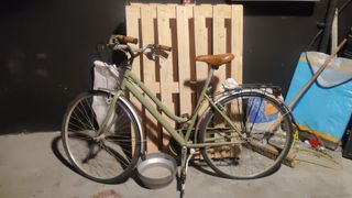 Bicicleta verde estilo urbano