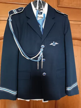 Traje de comunión azul marino para niño