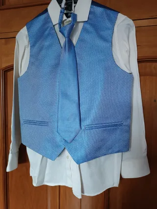 Traje de comunión azul marino para niño