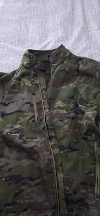 Chaqueta militar pixelada