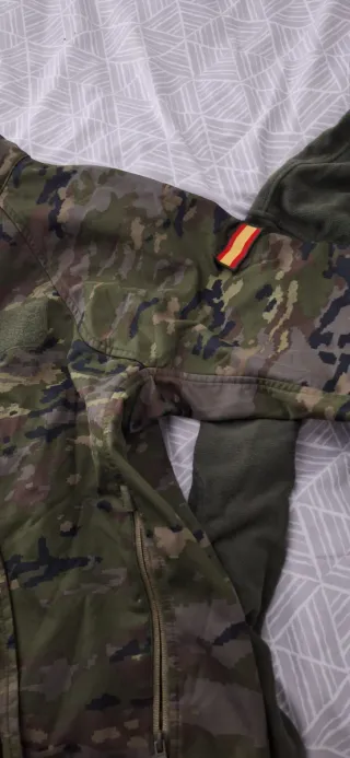 Chaqueta militar pixelada