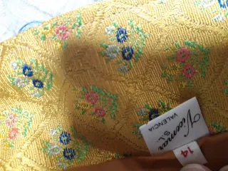 Chaleco fallero infantil dorado estampado