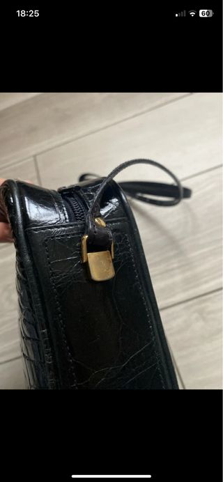 Borsa tracolla vintage effetto coccodrillo nera
