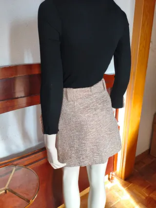 Falda Uterqüe Beige y Negra