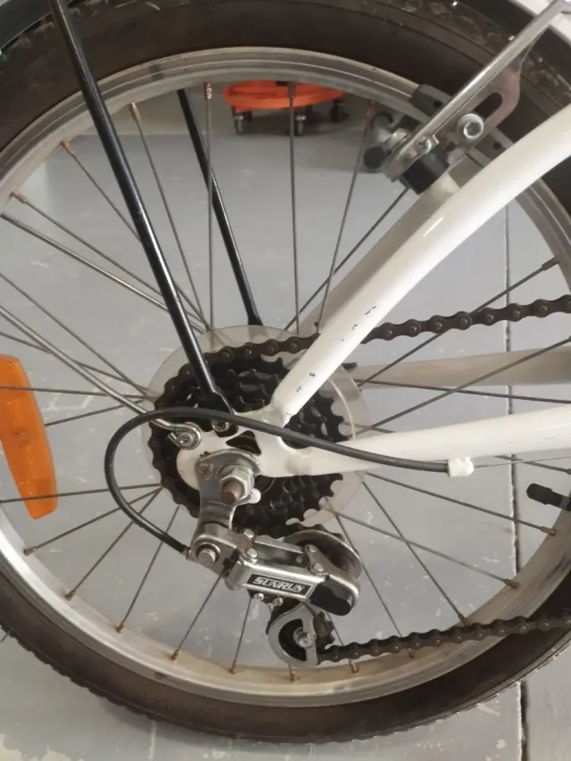 Bicicleta pieghevole bianca