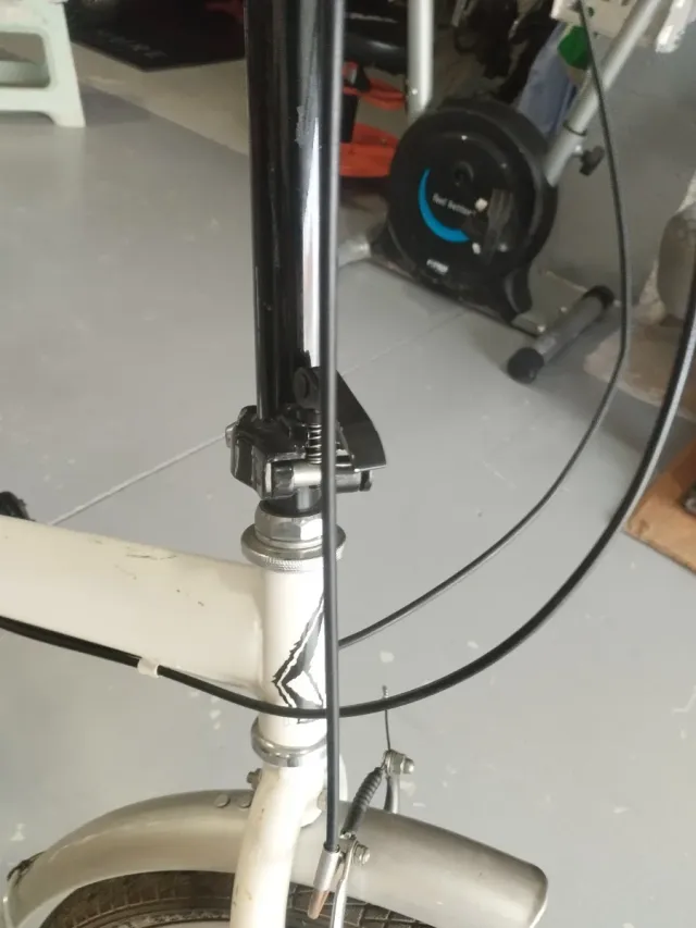 Bicicleta pieghevole bianca