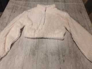 Chaqueta corta peluche rosa