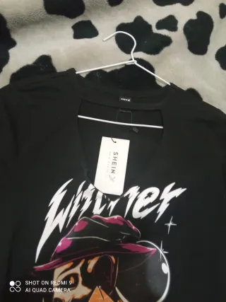 Camiseta SHEIN con estampado gráfico