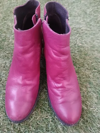 Botines de piel burdeos mujer