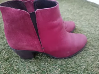 Botines de piel burdeos mujer