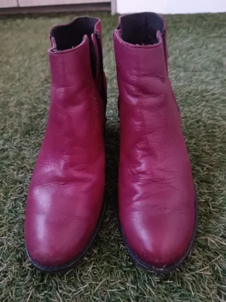 Botines de piel burdeos mujer