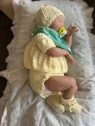 Bebé Reborn con chupete y ropita