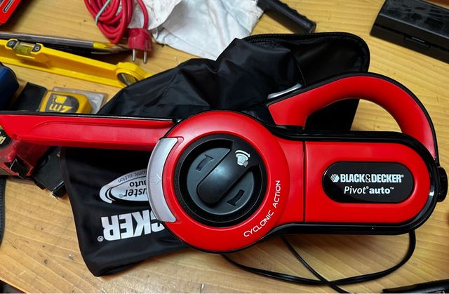 Aspiradora  coche Black&Decker Pivot Auto