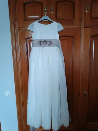 Vestido de comunión blanco y beige
